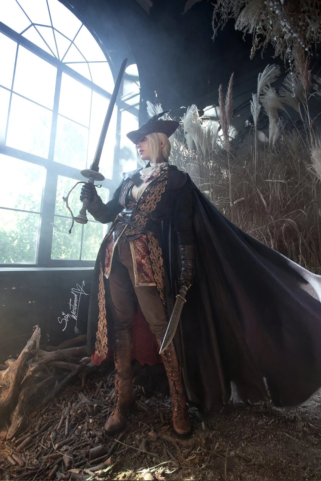 《血源》玛利亚神级cos:落叶间尽显猎人的致命优雅