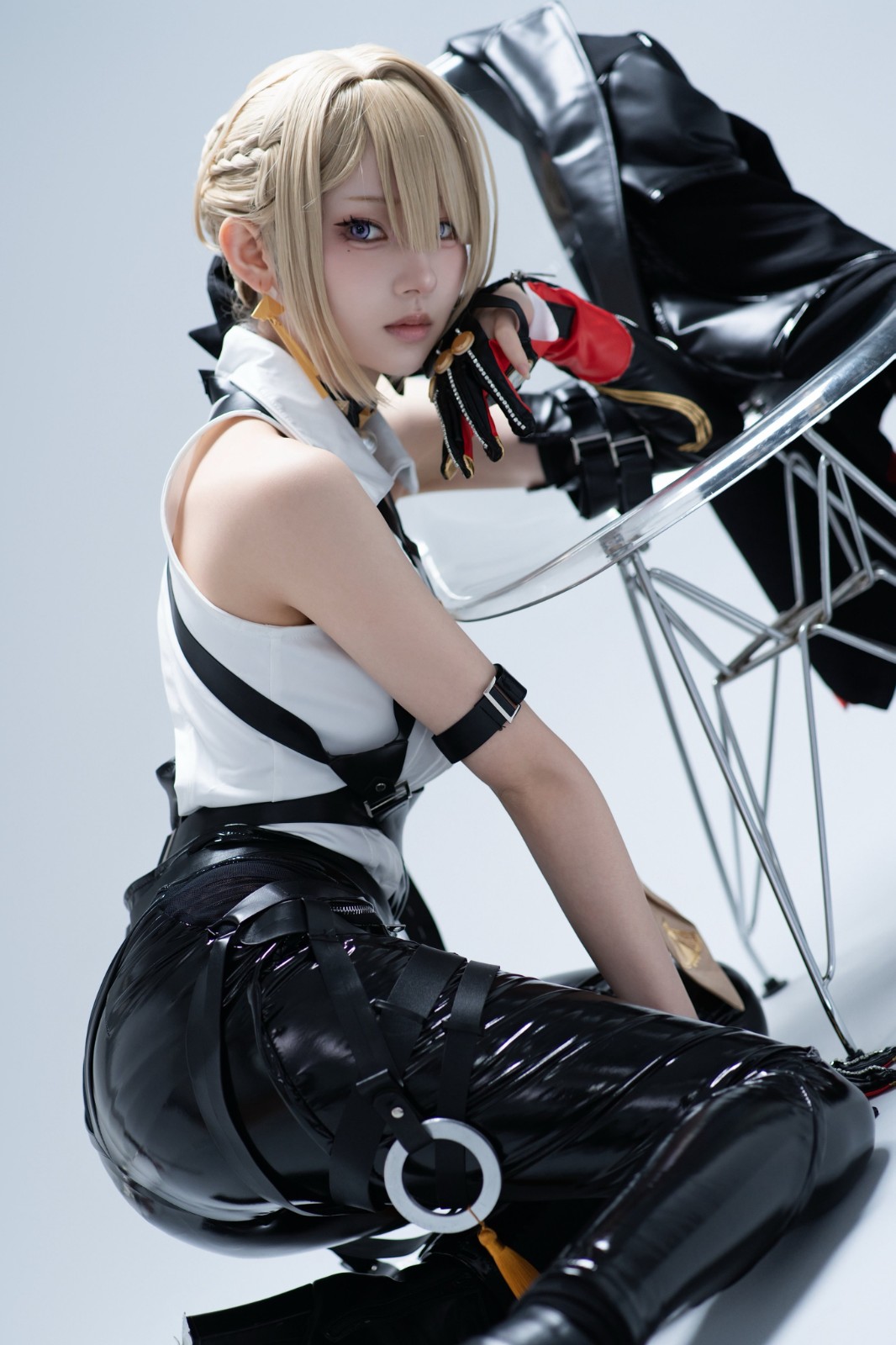 绝美神还原!日本Coser完美复刻《寂静岭f》深水雏子惊艳背影