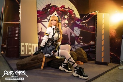 《终末阵线：伊诺贝塔》妮娅绝美Cosplay：幻影模式现已启动