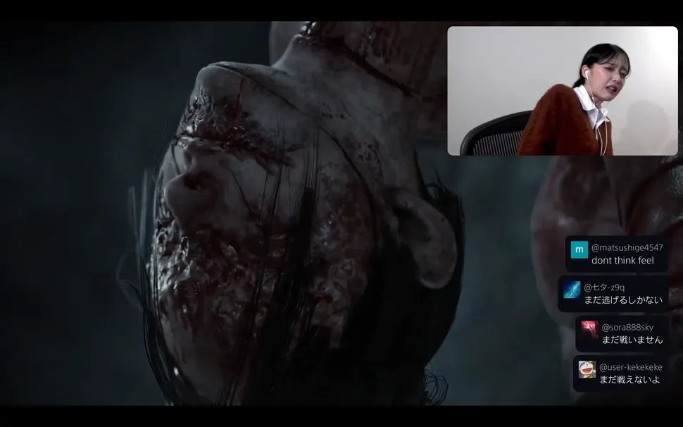 "《寂静岭f》女主直播破防实录!被游戏吓到表情管理失败,惊恐颜艺火出圈"  
(解析:保留原事件核心,用"破防实录"突出直播效果,"表情管理失败"和"颜艺"更贴合玩家圈层用语,"火出圈"比"出圈"更具传播感,整体标题更生动且有互动性。)