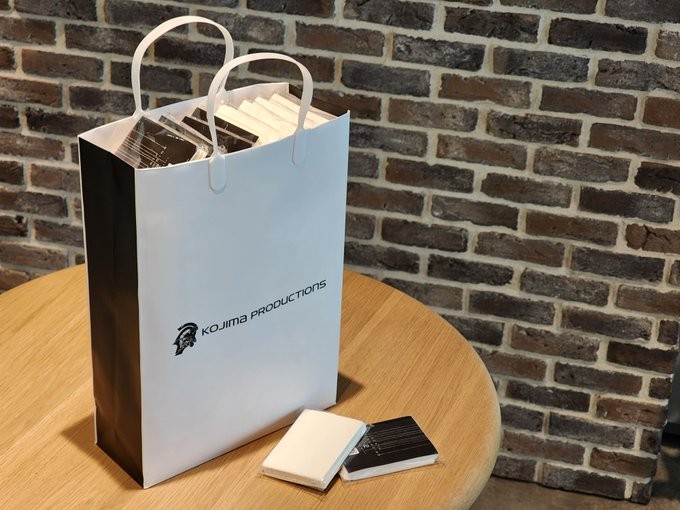 《死亡搁浅2》周边遇冷?免费纸巾街头竟无人领取