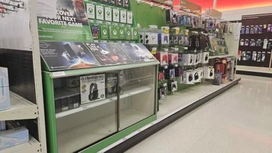 Xbox主机遭大型零售商下架?微软火速回应传闻