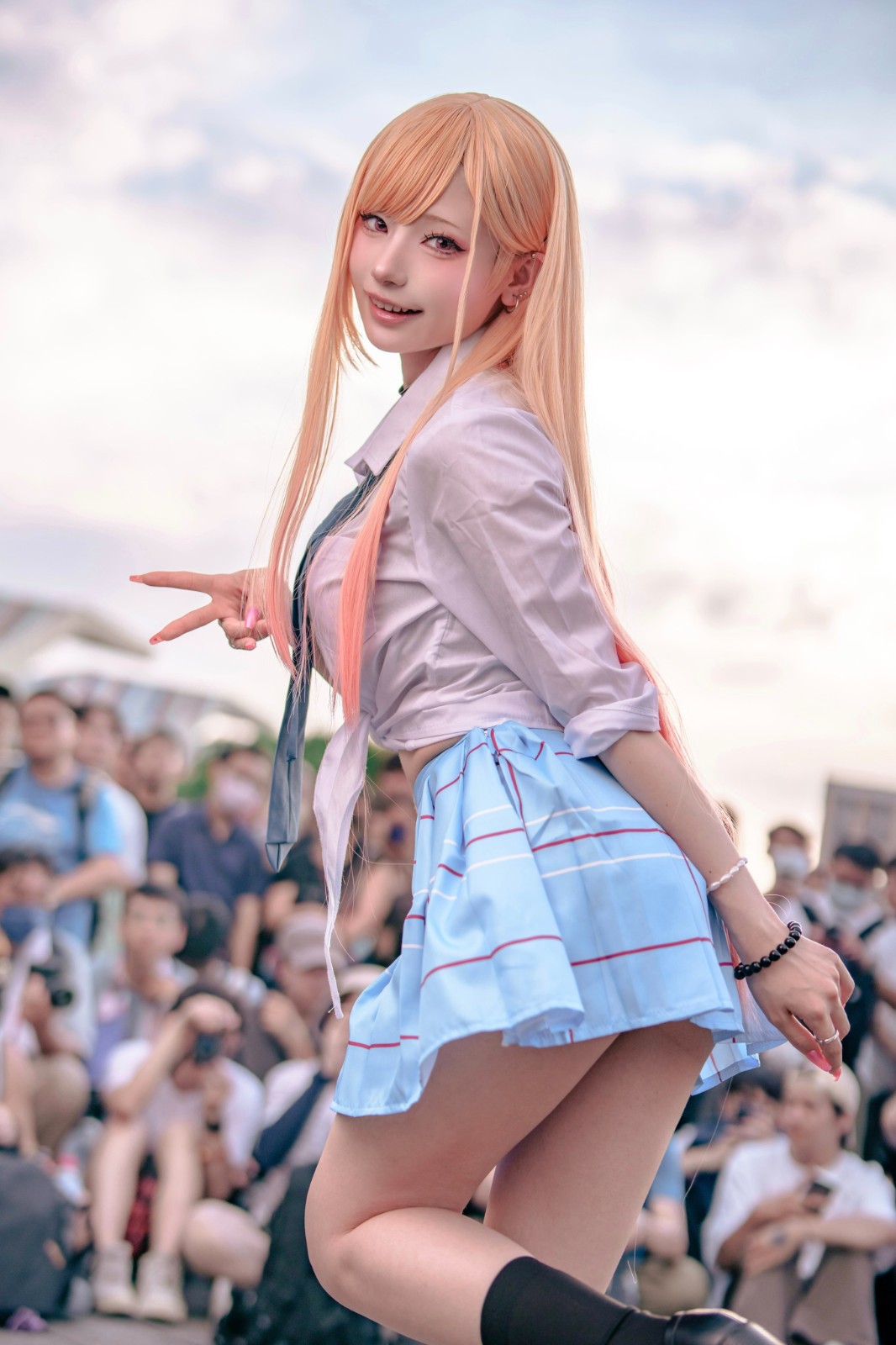 绝美神还原!日本Coser完美复刻《寂静岭f》深水雏子惊艳背影