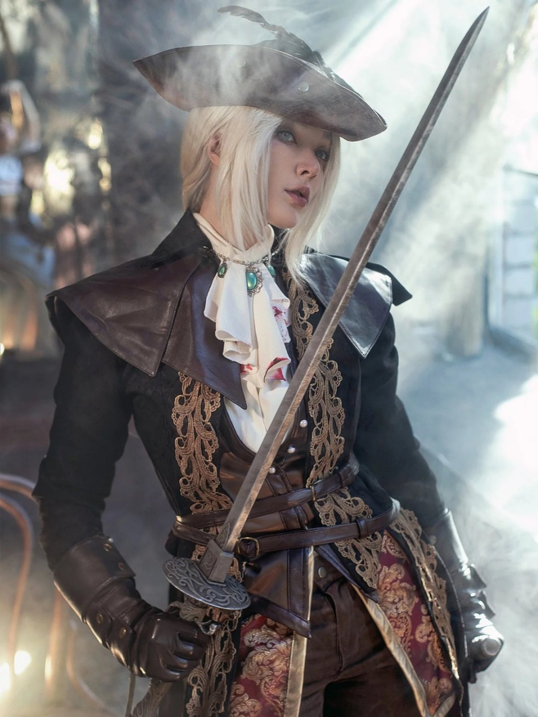 《血源》玛利亚神级cos:落叶间尽显猎人的致命优雅