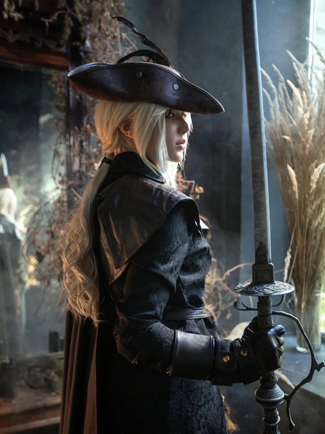 《血源》玛利亚神级cos:落叶间尽显猎人的致命优雅