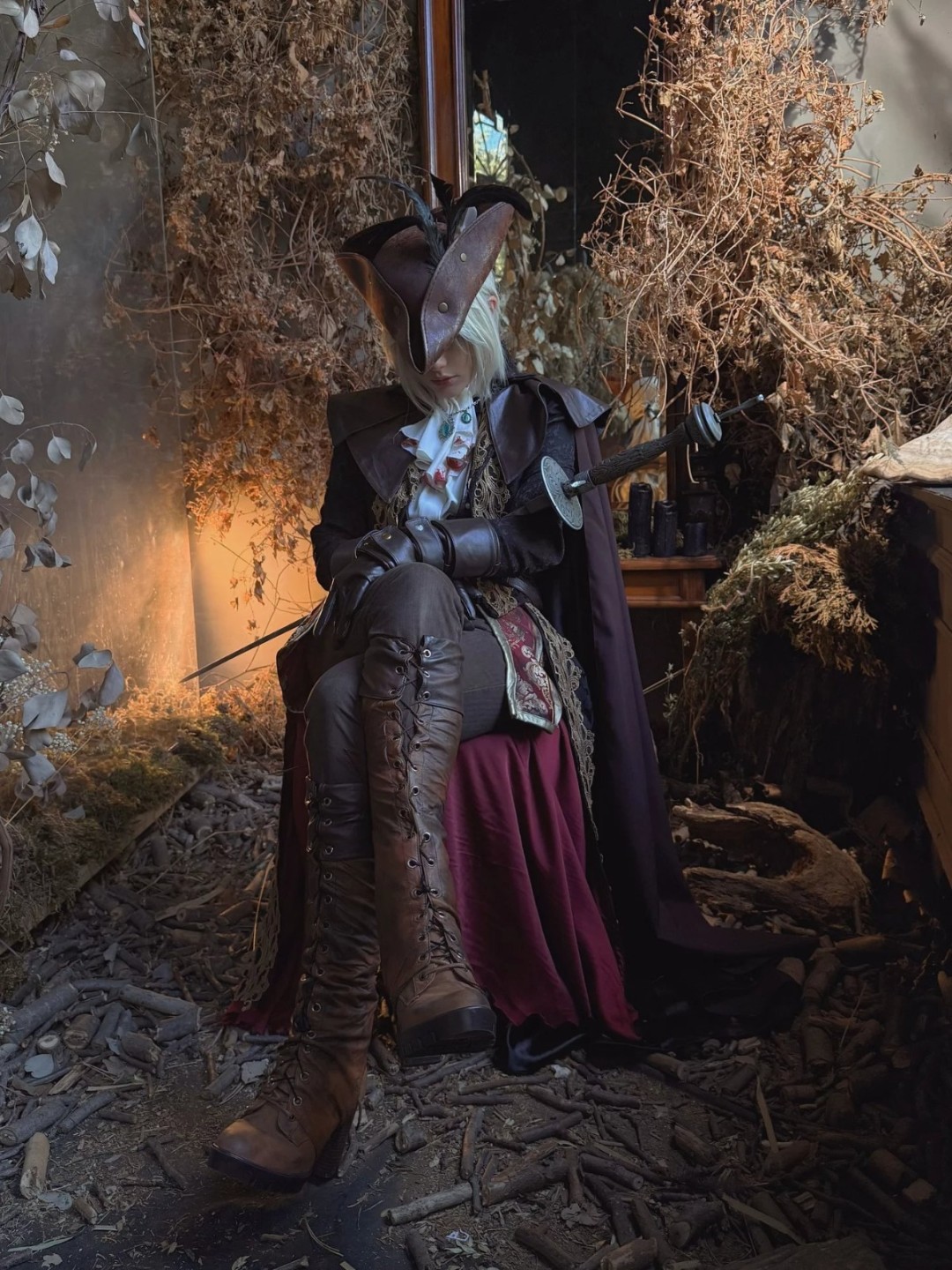 《血源》玛利亚神级cos:落叶间尽显猎人的致命优雅