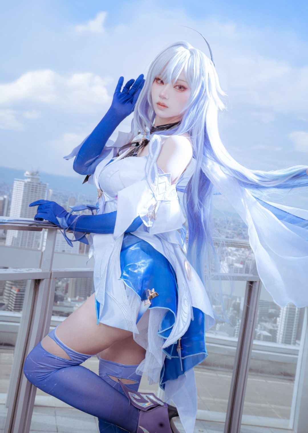 绝美神还原!日本Coser完美复刻《寂静岭f》深水雏子惊艳背影